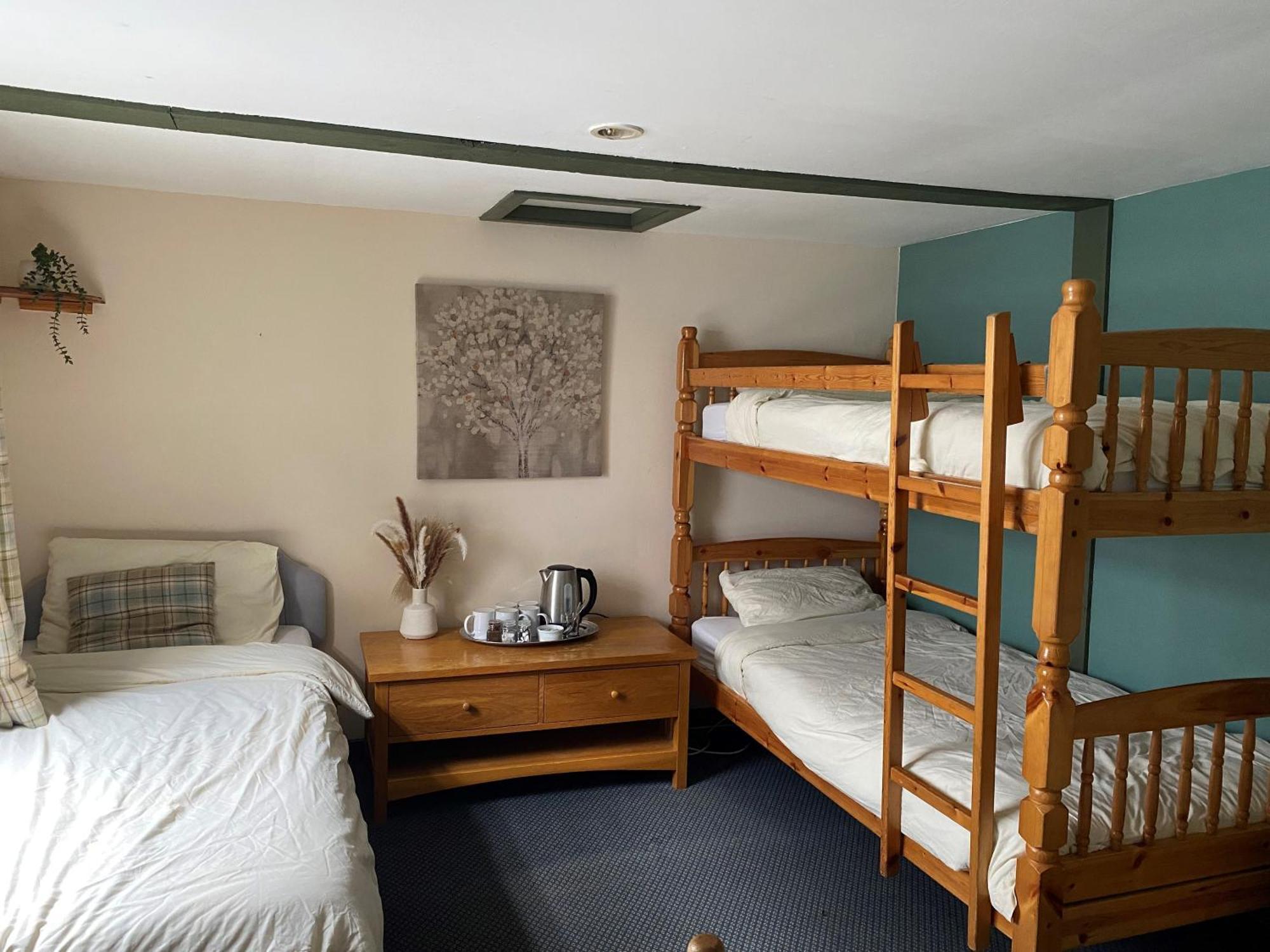 Loch Ness Backpackers Lodge Drumnadrochit Esterno foto